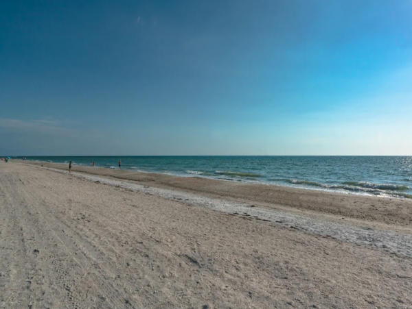 Updated 4th floor corner unit right on the Gulf